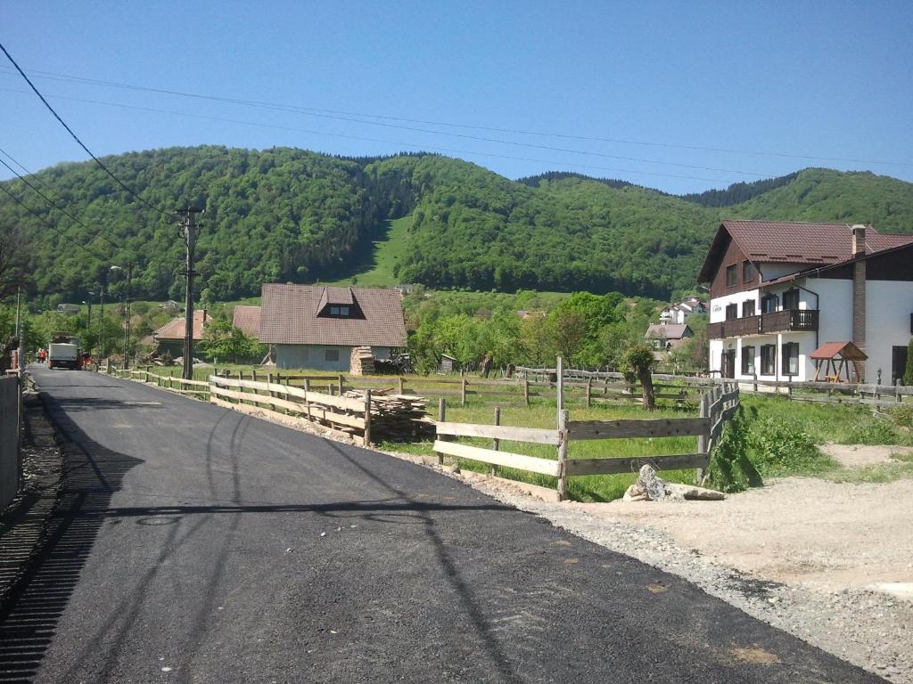 Serena Guesthouse Bran Bran  Exterior photo