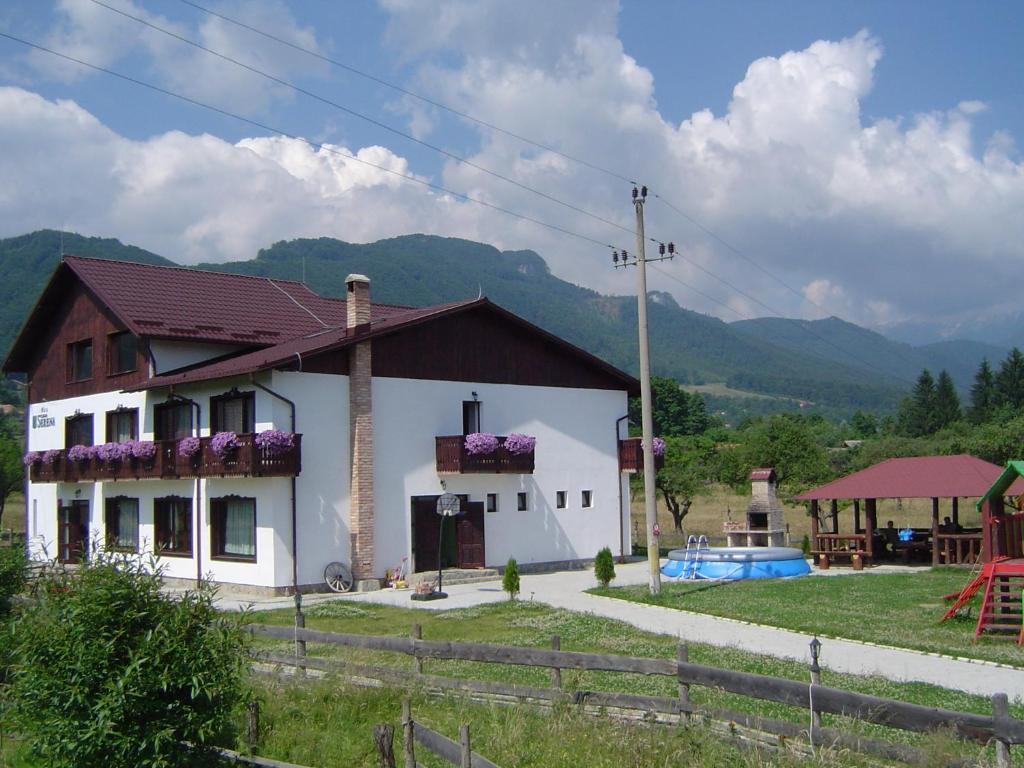 Serena Guesthouse Bran Bran  Exterior photo