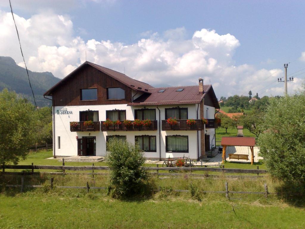 Serena Guesthouse Bran Bran  Exterior photo